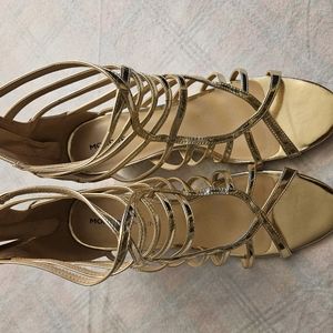 Monroe & Main Women's Wedge Sandle, Gold Tone, Back Zipper Closer, size 9.5